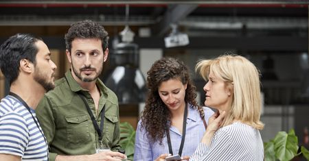 Najlepszy sposób na networking to "unikanie spotkań networkingowych". Ekspert radzi: nie marnuj na nie czasu