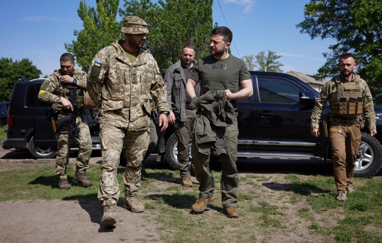 Nie broń, dostarczana Ukrainie, nie sankcje nakładane na Rosję, ale negocjacje - takie rozwiązanie problemu z wojną widzi przedstawiciel Chin przy ONZ. Wziął on udział w debacie na temat problemu przemocy seksualnej i handlu ludźmi w związku z wojną 