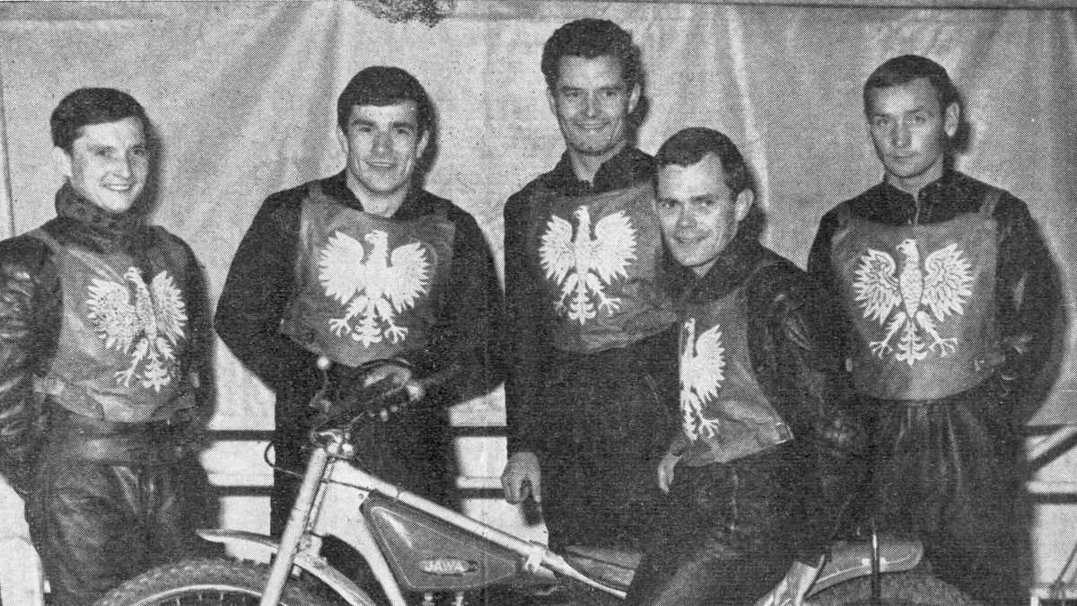 Srebrna reprezentacja Polski 1967 Od lewej: Andrzej Wyglenda, Jerzy Trzeszkowski, Andrzej Pogorzelski, Antoni Woryna i Zbigniew Podlecki