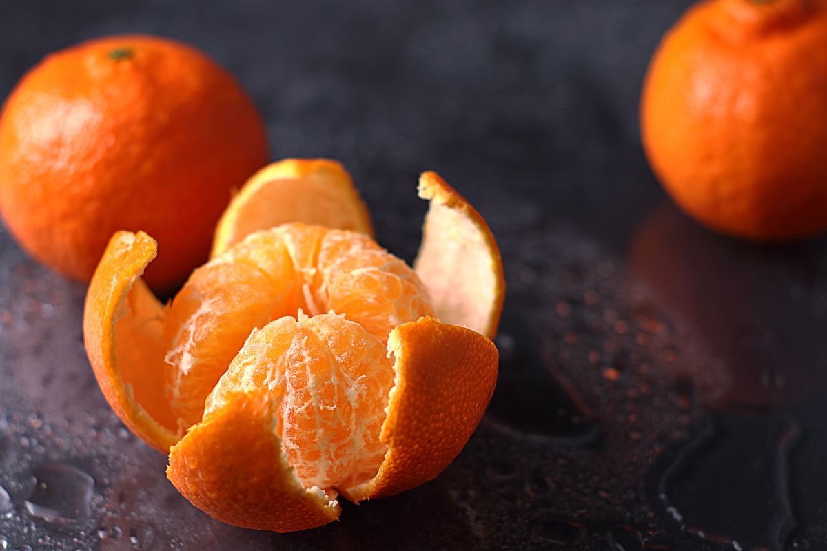 Tangerines fit perfectly into the holiday atmosphere.