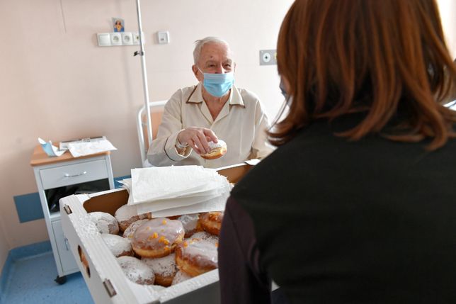 W Krakowie pacjenci też zajadali się pączkami
