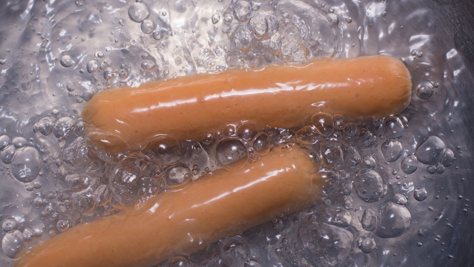 Podgrzewanie parówek to wbrew pozorom nie lada sztuka