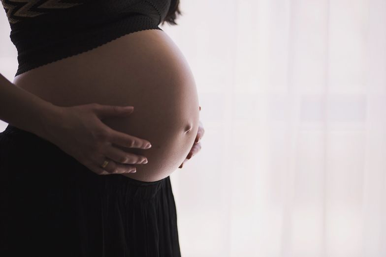 Zaskakujące dane o porodach w Polsce. Spada liczba młodych matek