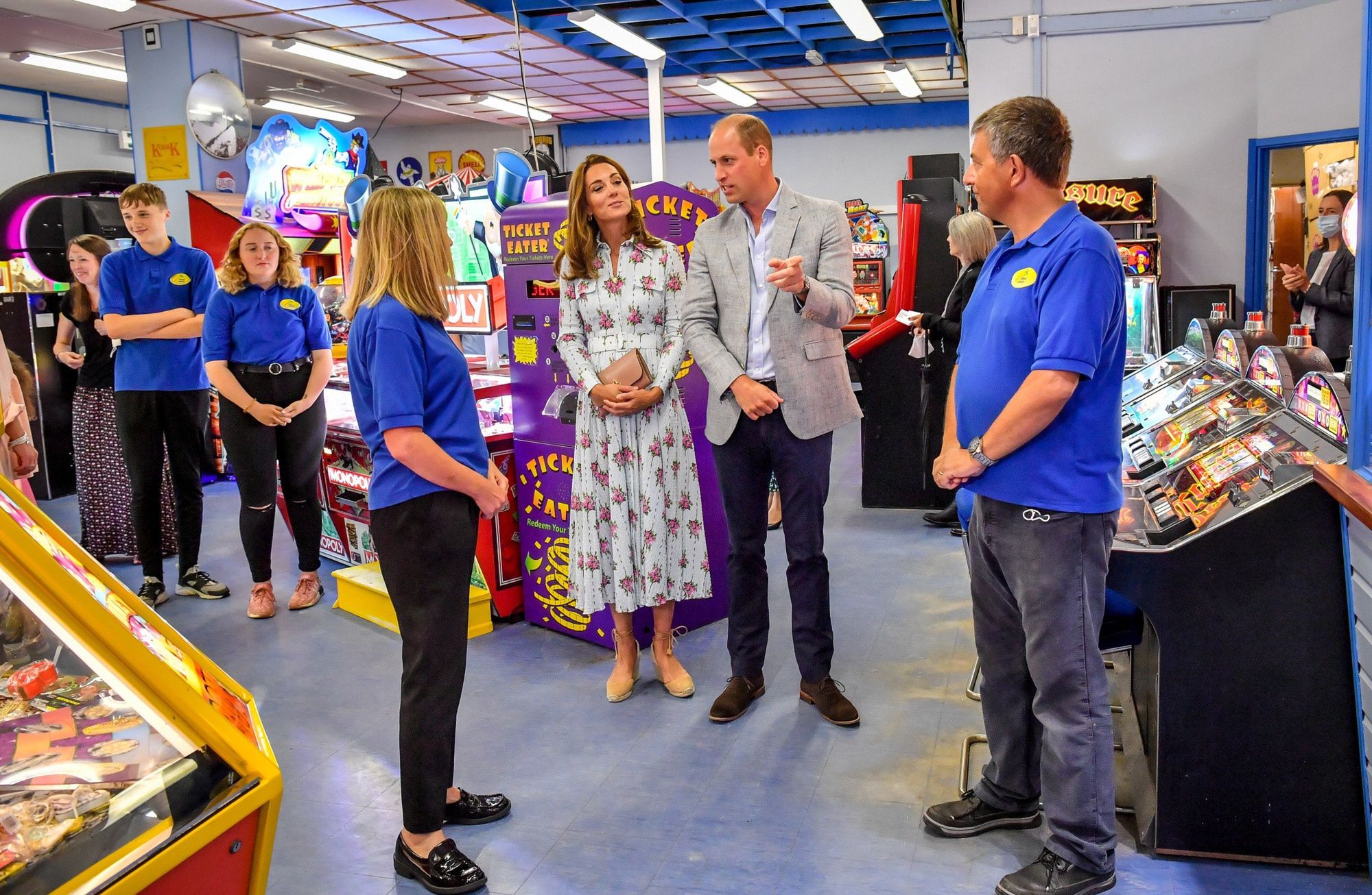Książę  William i Kate Middleton odwiedzają salon gier