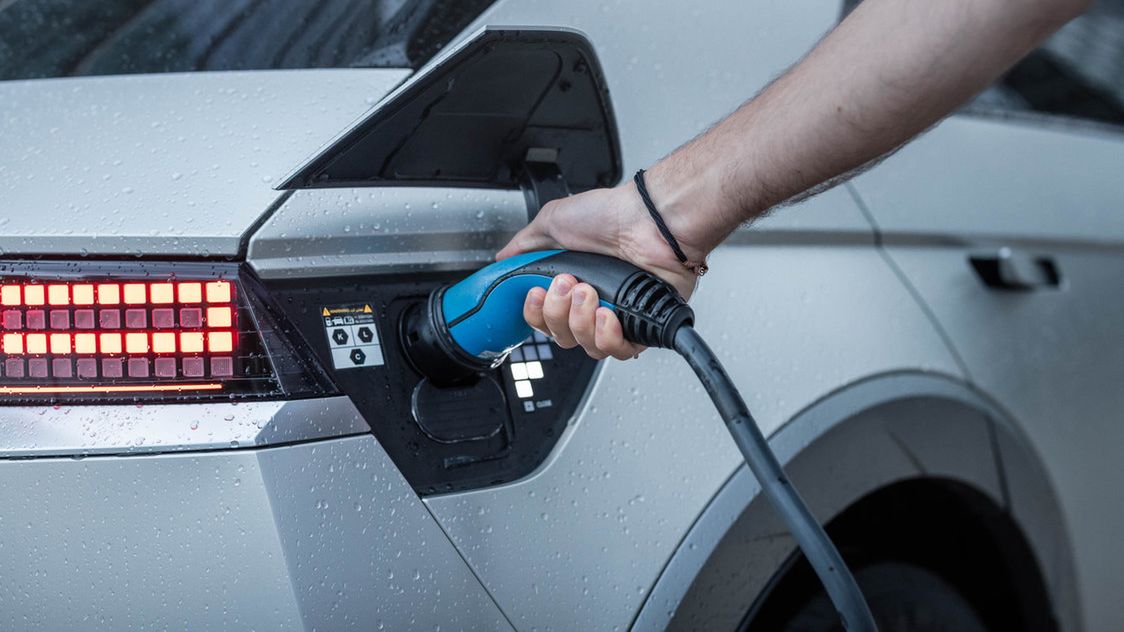 Warunkiem uzyskania 27 tys. zł dopłaty na auto osobowe będzie deklaracja minimalnego przebiegu rocznego