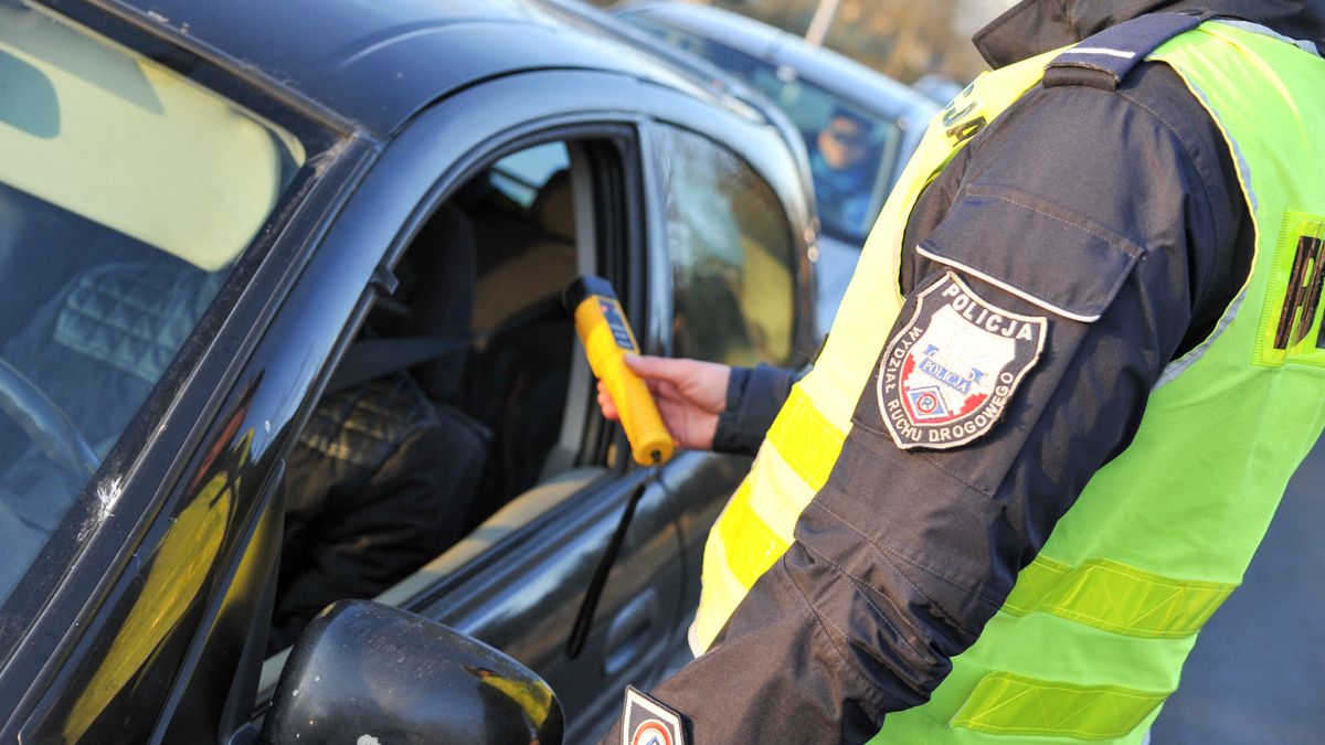 Zatrzymany tak przejął się kontrolą, że napił się i... znowu wyjechał na drogi