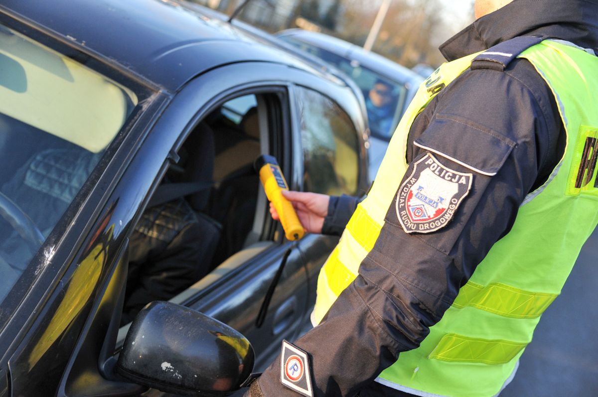 Zatrzymany tak przejął się kontrolą, że napił się i... znowu wyjechał na drogi