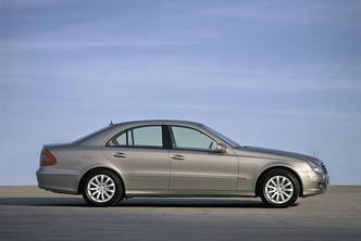 "Złoty mercedes" byłego prezesa Lotto wcale nie taki złoty. Nawet według producenta jest srebrny