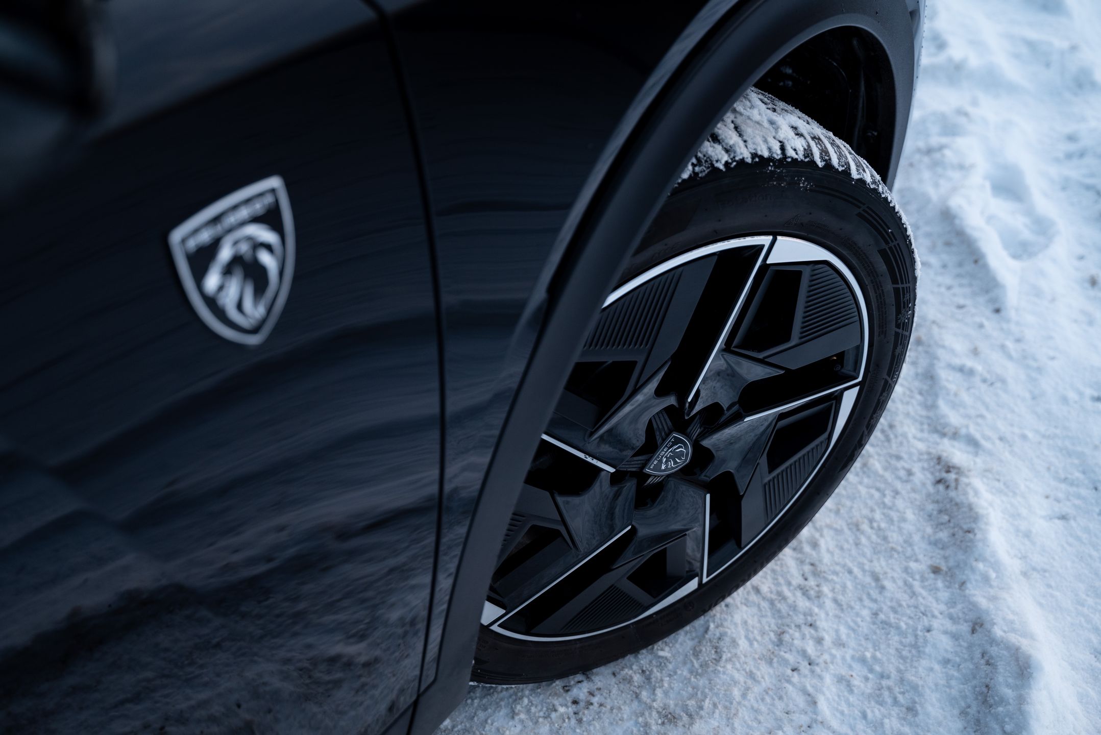 Peugeot 408 Hybrid 145