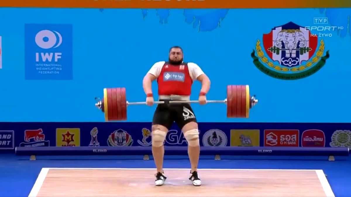 Zdjęcie okładkowe artykułu: Twitter / TVP Sport / Lasza Tałachadze podrzucający 264 kg