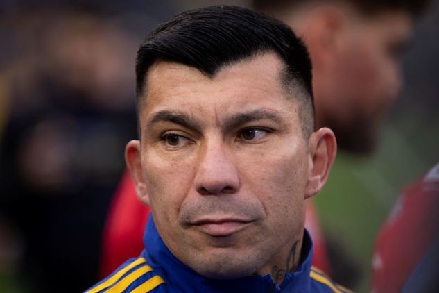 Manuel Cortina/SOPA Images/LightRocket via Getty Images)/Gary Medel