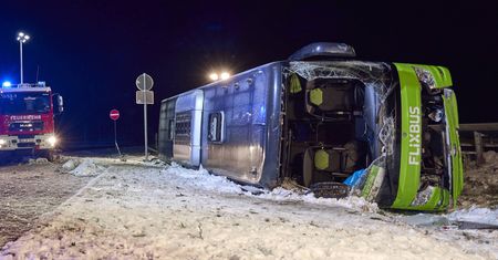 Wypadek Flixbusa przy granicy z Polską. Niemiecka policja mówi o przyczynach
