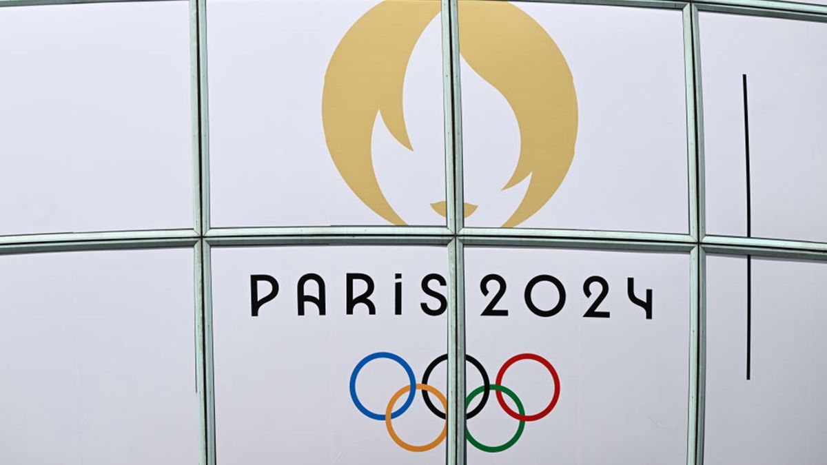 Getty Images / Artur Widak/NurPhoto / Na zdjęciu: logo IO w Paryżu