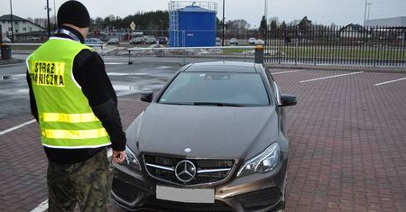 Kradziony mercedes na granicy