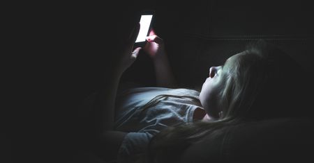 Rząd chce ograniczyć internet małoletnim. Dwa rozwiązania