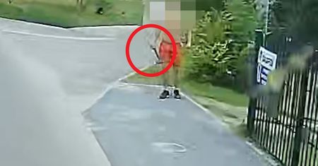 Szokujące sceny w Machowinku. Półnagi 21-latek rzucił się z siekierą na autobus