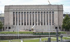 Poseł z Finlandii skazany. Zamierza nadal zasiadać w parlamencie