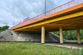 Bydgoszcz: Koniec naprawy wiaduktu na Błoniu. Trwa remont ścieżki pieszo-rowerowej