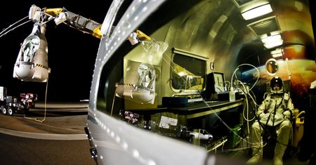 Skok Felixa Baumgartnera. Spadł z kosmosu, ale nie pobił wszystkich rekordów