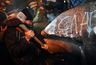 Demonstracje na Ukrainie. Runął pomnik Lenina