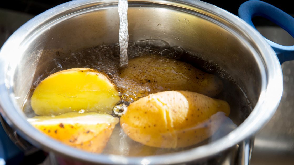 Gotowanie ziemniaków w mikrofali