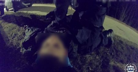 "Sekundy decydowały o życiu" – starachowiccy policjanci uratowali 23-latka, który przestał oddychać na ich oczach