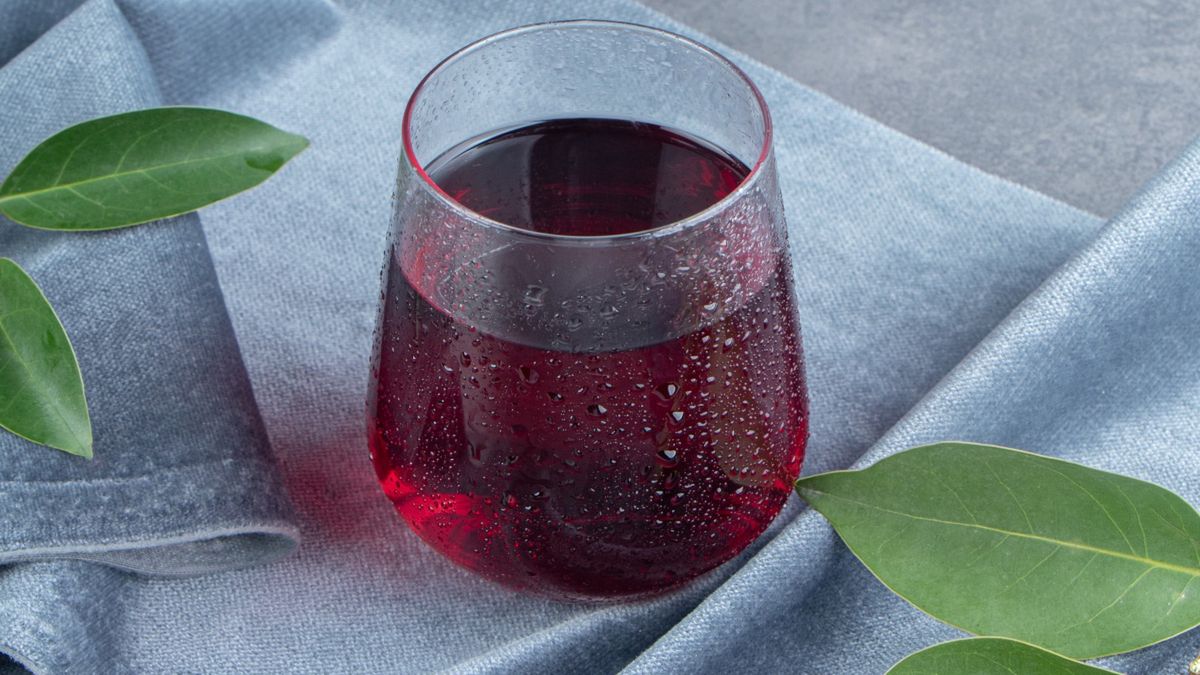 Szklanka soku winogronowego