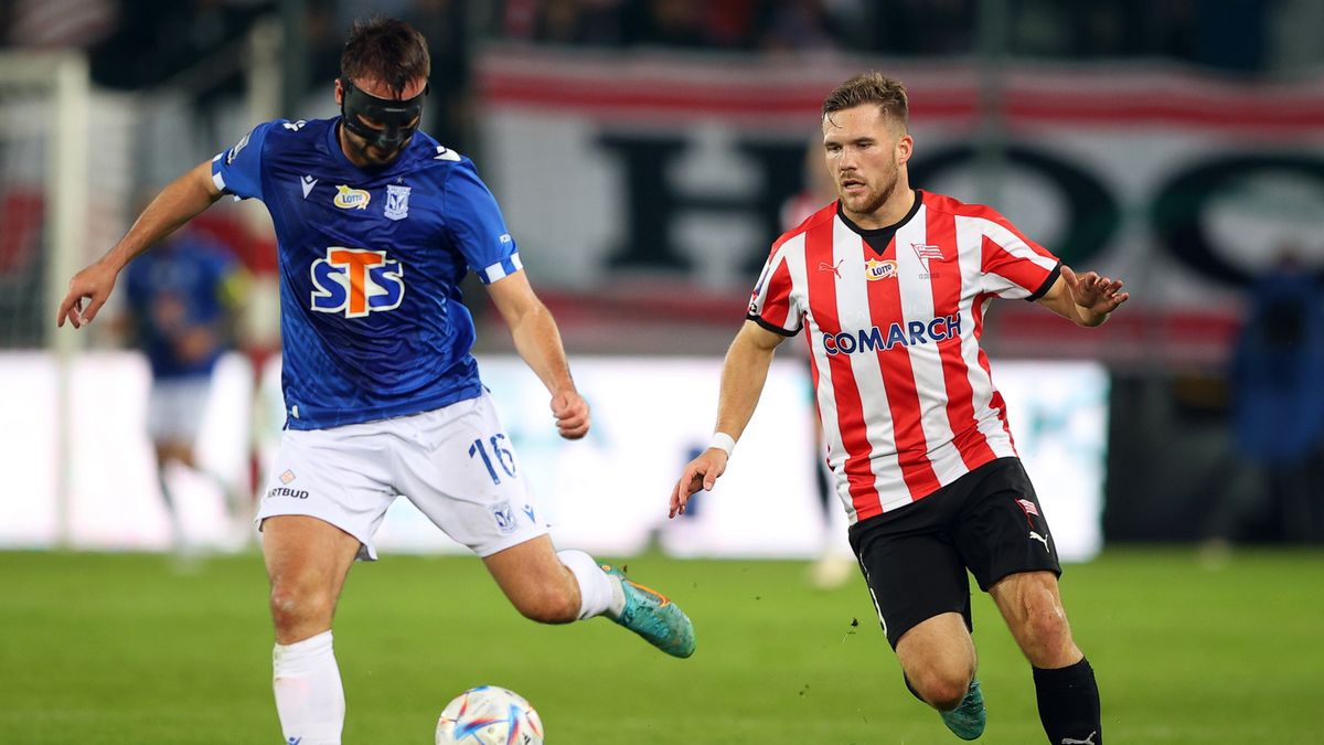 PAP / Łukasz Gągulski / Zawodnik Cracovii Benjamin Kallman (P) i Antonio Milic (L) z Lecha Poznań 