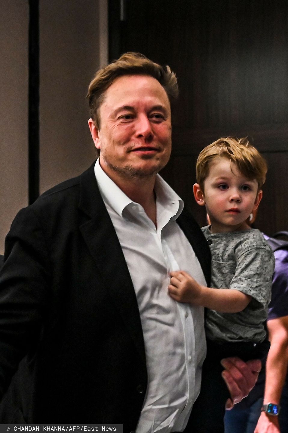 Elon Musk i mały X AE A-XII dokazują razem na konferencji