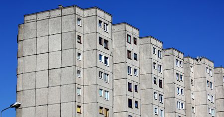 Ilu Polaków mieszka w wielkiej płycie? Mity i fakty o blokach z PRL-u