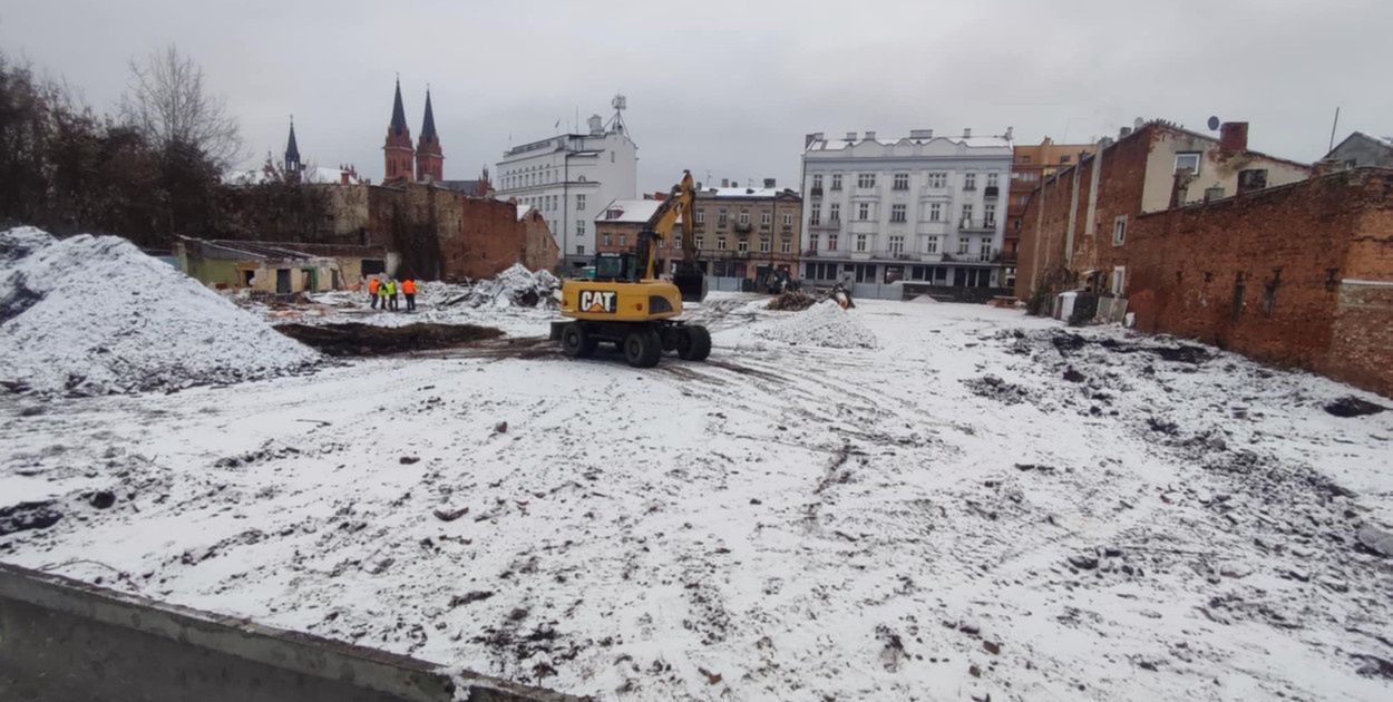 Włocławek: Budują mieszkania na ul. Cyganka. Koniec dzikiego parkingu