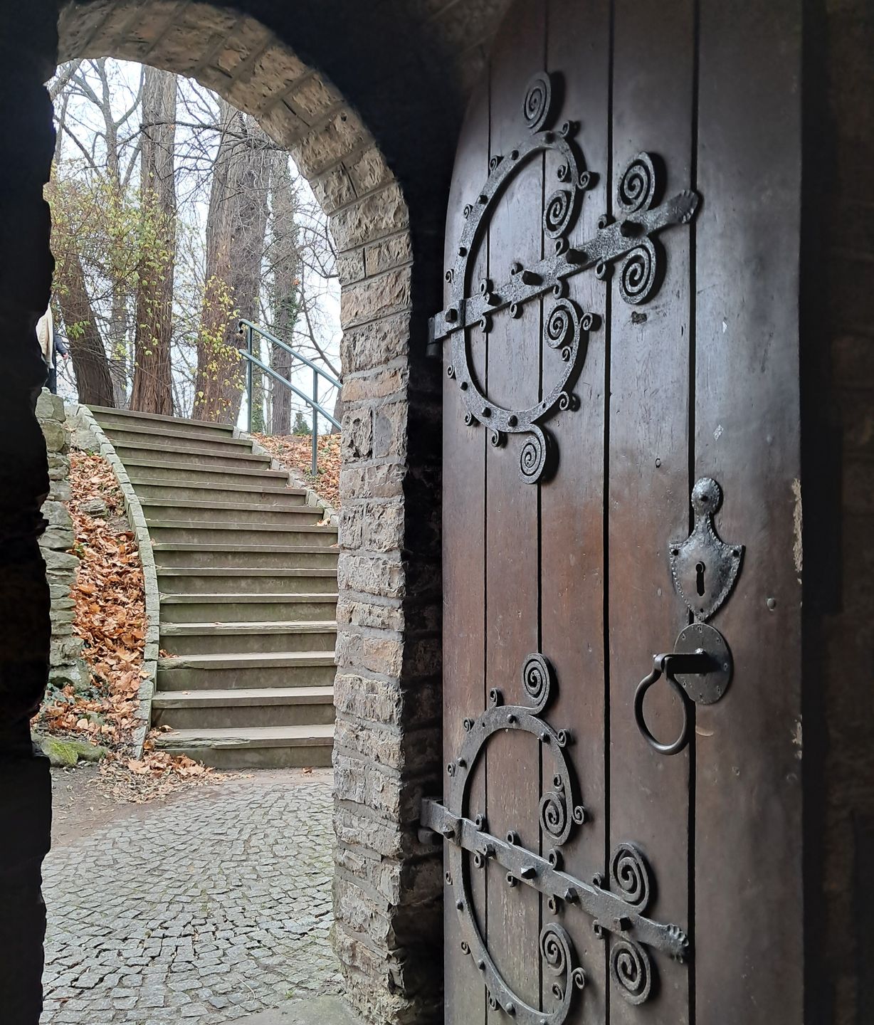 Wejście do XI-wiecznej Rotundy św. Mikołaja