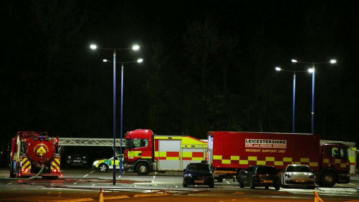 Zdjęcie okładkowe artykułu: PAP/EPA / TIM KEETON / Na zdjęciu: miejsce katastrofy helikoptera właściciela Leicester City