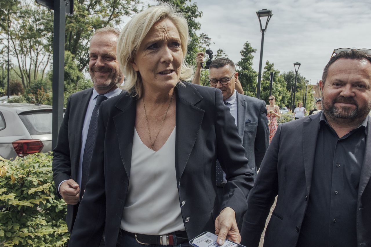 Le Pen's National Rally edges closer to majority in French elections