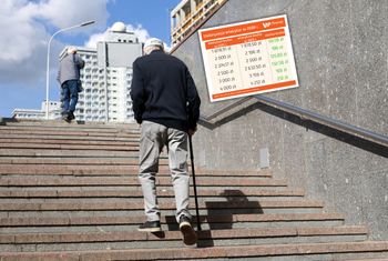 Już dziś 900 tys. emerytów dostanie podwyżki. Oto wyliczenia
