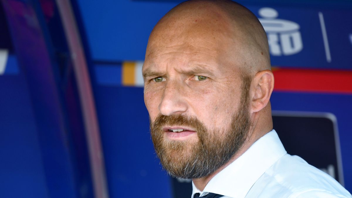 PAP / Piotr Polak / Na zdjęciu: trener Wisły Kraków Maciej Stolarczyk