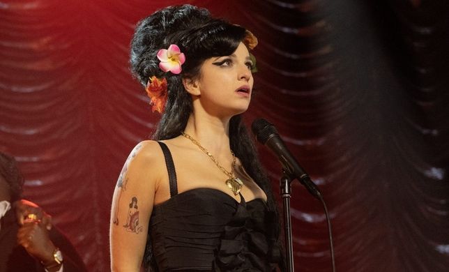 "Back to Black. Historia Amy Winehouse". Tak grzecznie, że aż mdli. Winehouse w grobie się przewraca