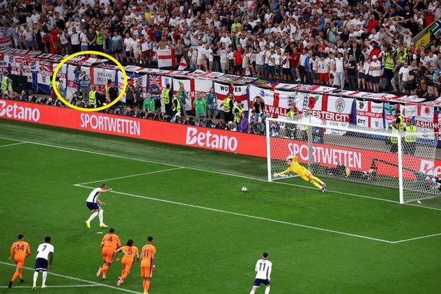 Flaga Anglii z napisem Bydgoszcz podczas półfinału Euro 2024. Fot. Getty Images