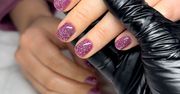 Jakie paznokcie dla kobiet po 50-tce? Zobacz najmodniejsze kolory i wzory. Oto hitowe propozycje