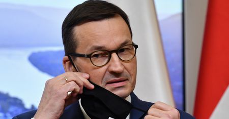 Nowe obostrzenia od 12 lutego. Krytyka decyzji rządu. "Niepoważne"