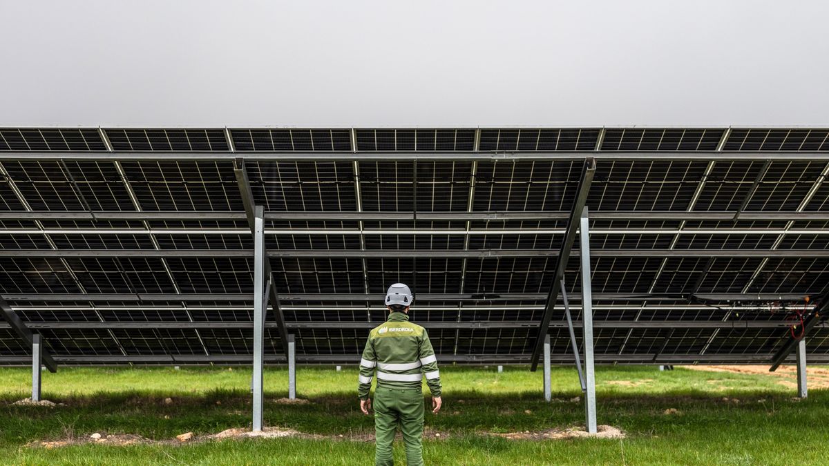 An engineer inspects the underside of a row of photovoltaic panels at the Iberdrola SA BaCa hybrid wind-solar plant in the Vallejera district of Burgos, Spain, on Wednesday, Feb. 14, 2024. Iberdrola reports full year earnings on Feb. 22. Photographer: Angel Garcia/Bloomberg via Getty Images