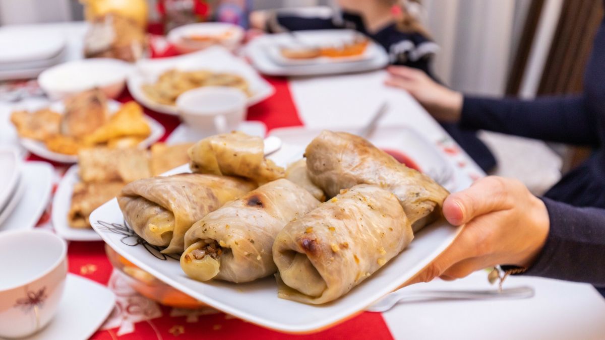 Nadmiarowe jedzenie można m.in. oddać gorzej sytuowanym sąsiadom, organizacjom pomocowym lub też zamrozić