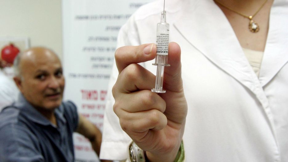 Szczepienia. Izrael przygotowuje się do podania czwartej dawki