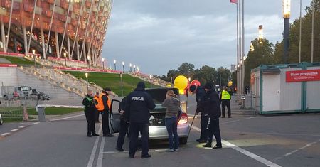 "Szczególnie środki bezpieczeństwa". Tak wyglądały kontrole przed meczem Polski