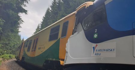 Czechy. Czołowe zderzenie dwóch pociągów. Około 30 rannych i 3 ofiary śmiertelne