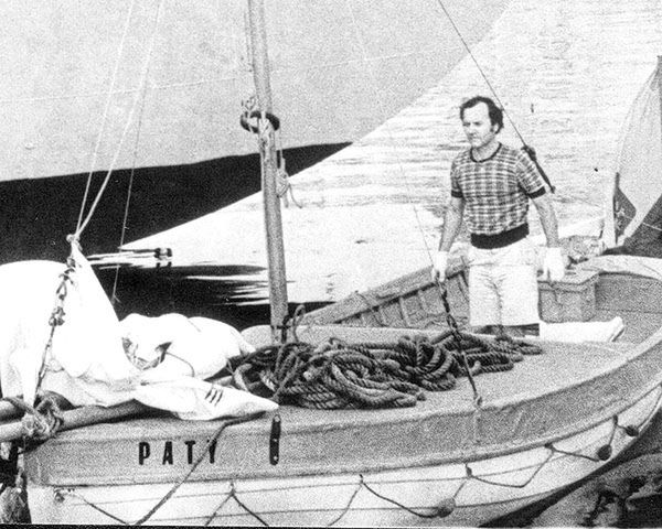 Jacek Pałkiewicz w łodzi, którą przepłynął Atlantyk.