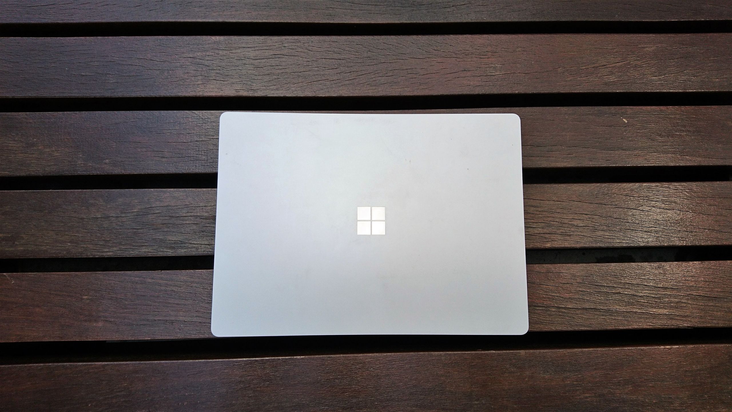 Surface Laptop na pierwszy rzut oka zachwyca. Ale ma dwa poważne problemy 2