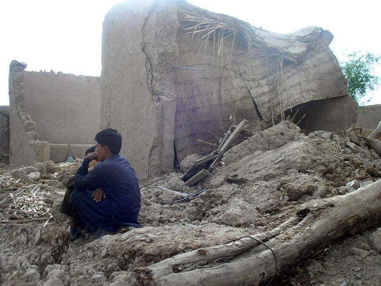 Trzęsienie ziemi w Pakistanie. Co najmniej 327 ofiar śmiertelnych katastrofy