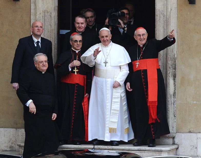 Nowy papież radzi, by zamiast jechać do Rzymu pomóc biednym