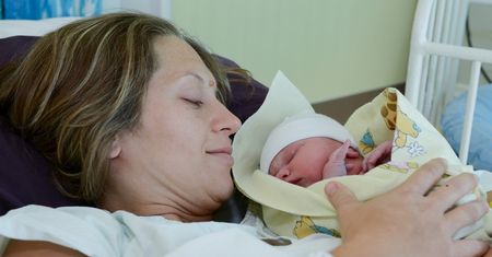 W Polsce rodzi się coraz więcej dzieci. A rząd zlikwidował program, który wzmacniał ten trend